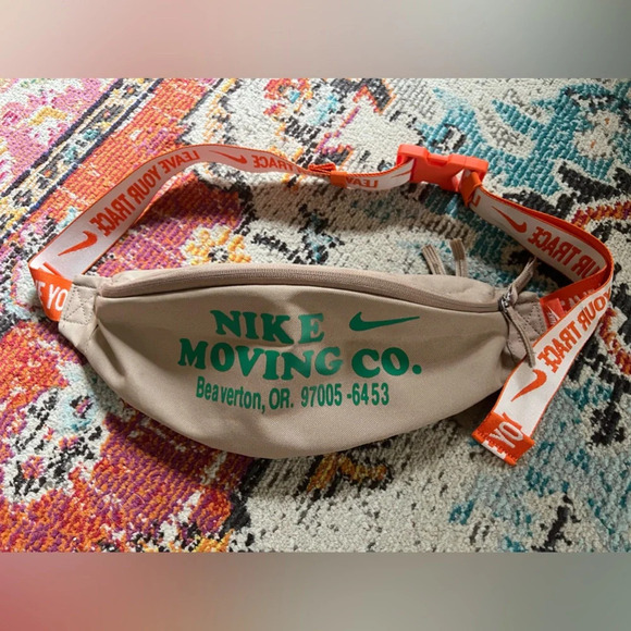 Nike Heritage Belt Bag 🤎 - Picture 3 of 5